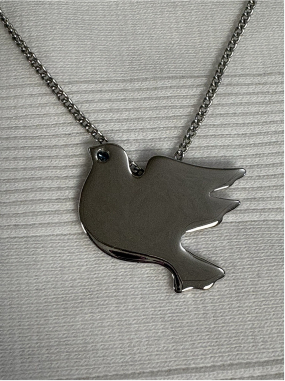 Vintage Avon Necklace Silver Tone Dove Pendant Blue Stone 1970s era - 19" chain - Picture 3 of 6
